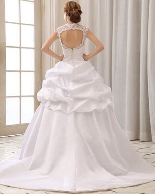 Romantyczna czapka z koronką, rękawiczka, klamka, szyja, sukienki ślubne z stanikiem w kształcie serca.